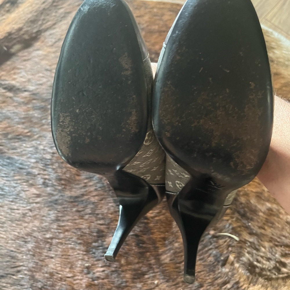 Louis Vuitton Gray and Black Heels with Monogram Design - Picture 10 of 12